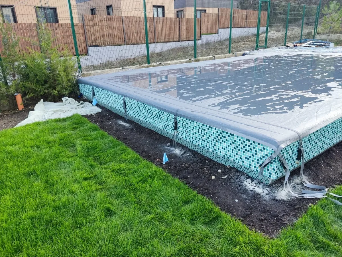 Батутное покрывало на бассейне в Озерске